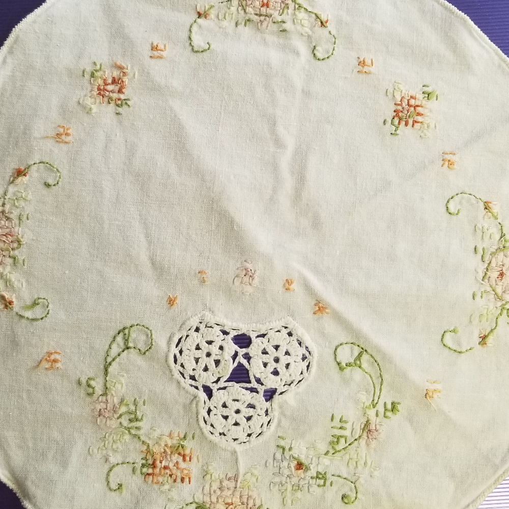 Vintage  doily  white  embroidery  crochet